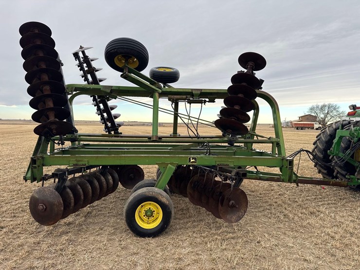 john-deere-235-image-6