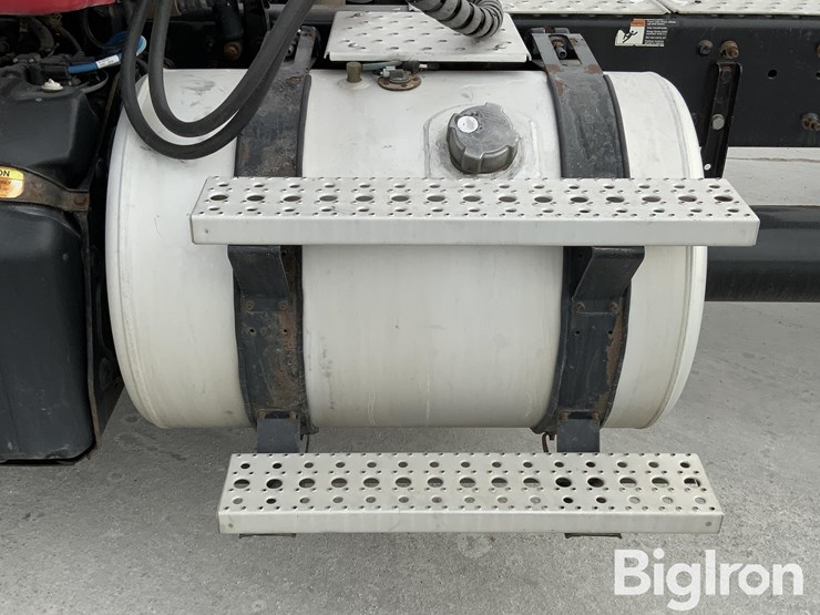 2013-freightliner-cascadia-125-image-18