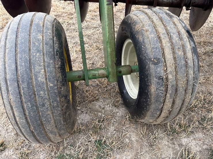 john-deere-235-image-41