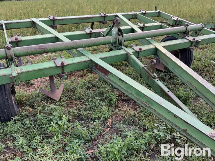 john-deere-100-image-13