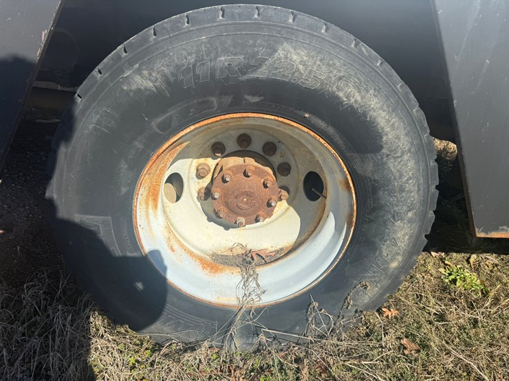 2000-ford-f750-image-43