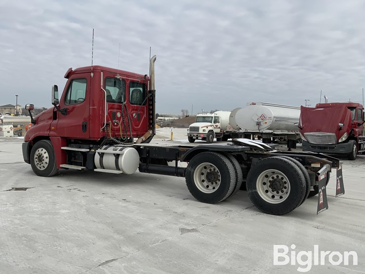 2013-freightliner-cascadia-125-image-7