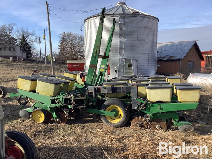 john-deere-7200-image-8