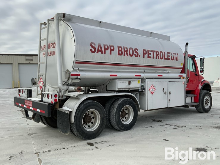 2007-freightliner-m2-106-image-5