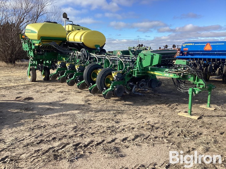 2014-john-deere-1775nt-image-3