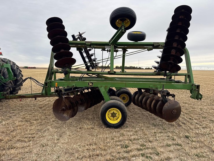 john-deere-235-image-2