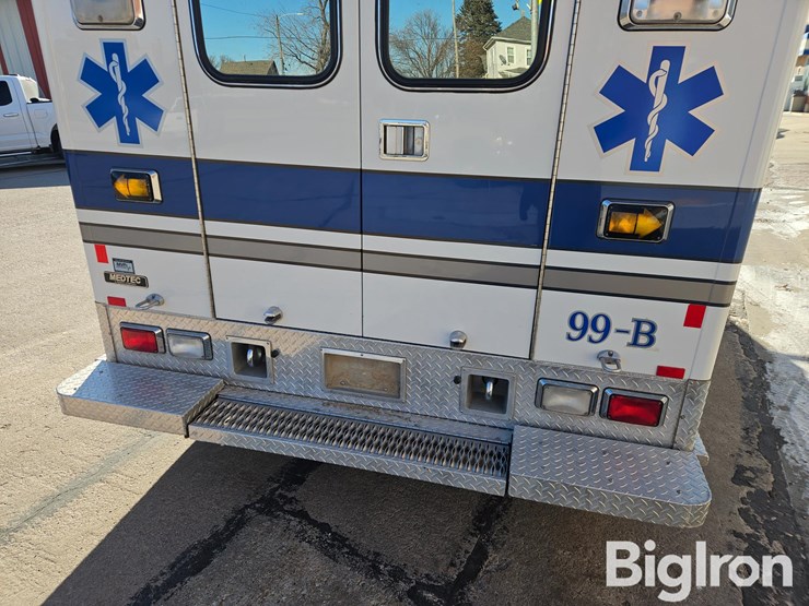 2001-ford-e450-image-16