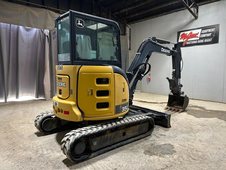 2017-deere-35g-image-3