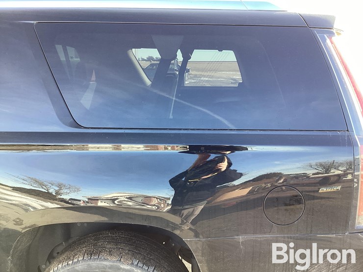 2019-cadillac-escalade-esv-image-17