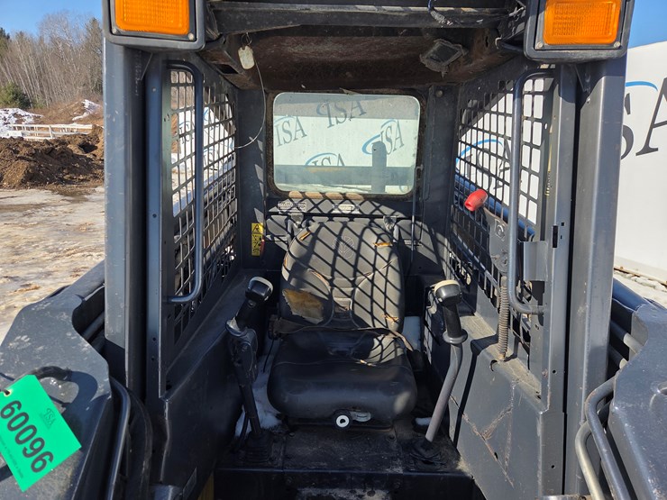 new-holland-l190-image-33