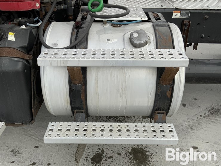 2015-freightliner-cascadia-125-image-18