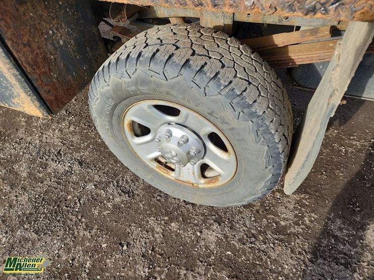 2015-dodge-3500-image-25