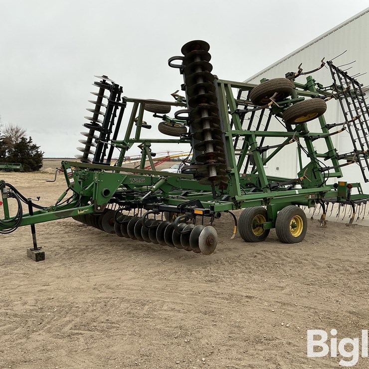 JOHN DEERE 726