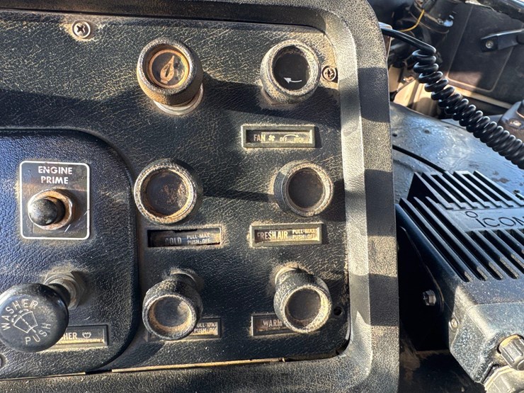 1992-white-gmc-haying-mantis-stacker-truck-image-24