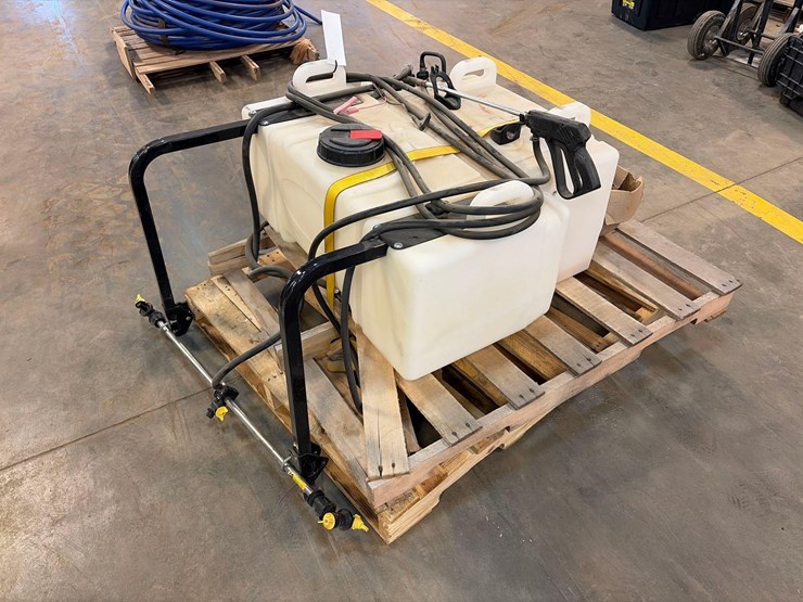 self-contained-tailgate-sprayer-system-image-2