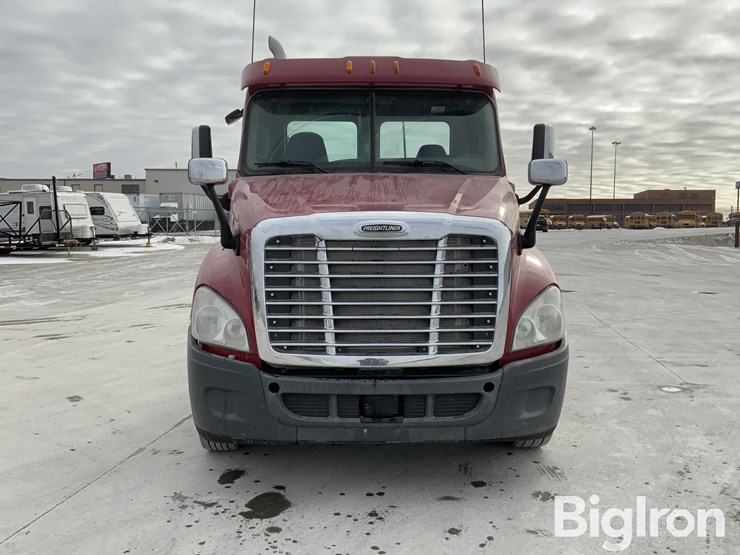 2015-freightliner-cascadia-125-image-2