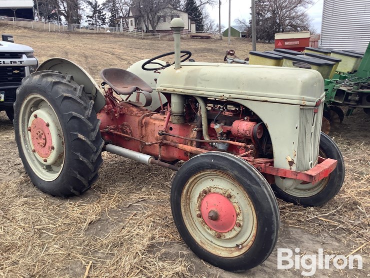 ford-tractor-image-3