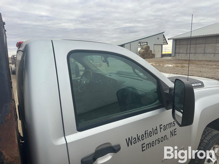 2013-chevrolet-silverado-2500-image-11