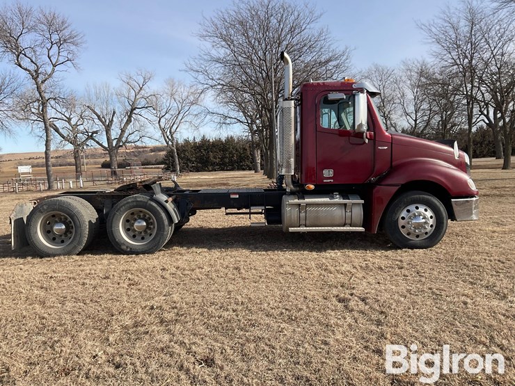 2007-freightliner-columbia-120-image-4