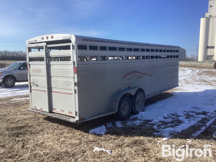 2010-titan-trailer-image-5