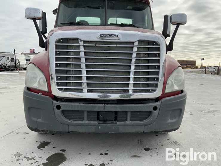 2015-freightliner-cascadia-125-image-9