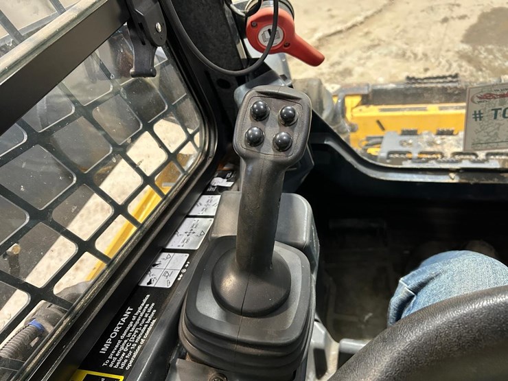 2023-deere-333g-image-23