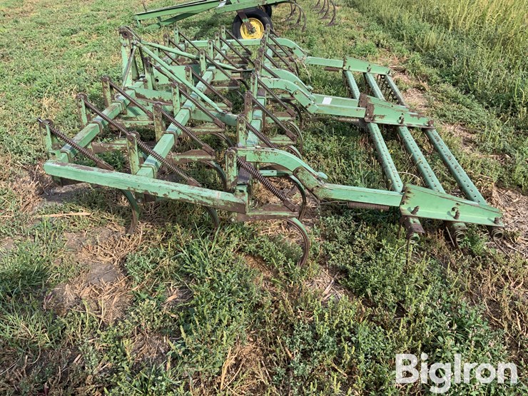 john-deere-12-image-8