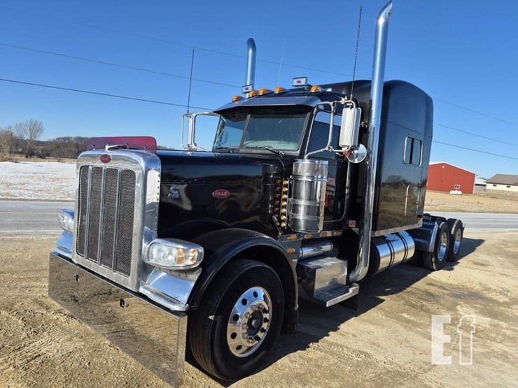 2013-peterbilt-388-image-1