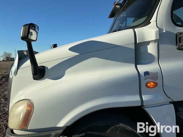 2009-freightliner-cascadia-125-image-14