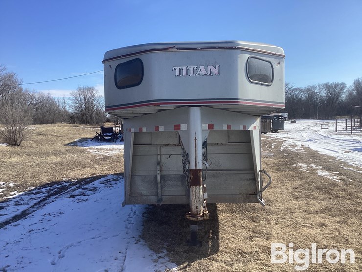 2010-titan-trailer-image-2