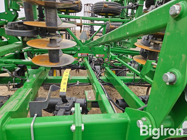 2015-john-deere-2310-image-11