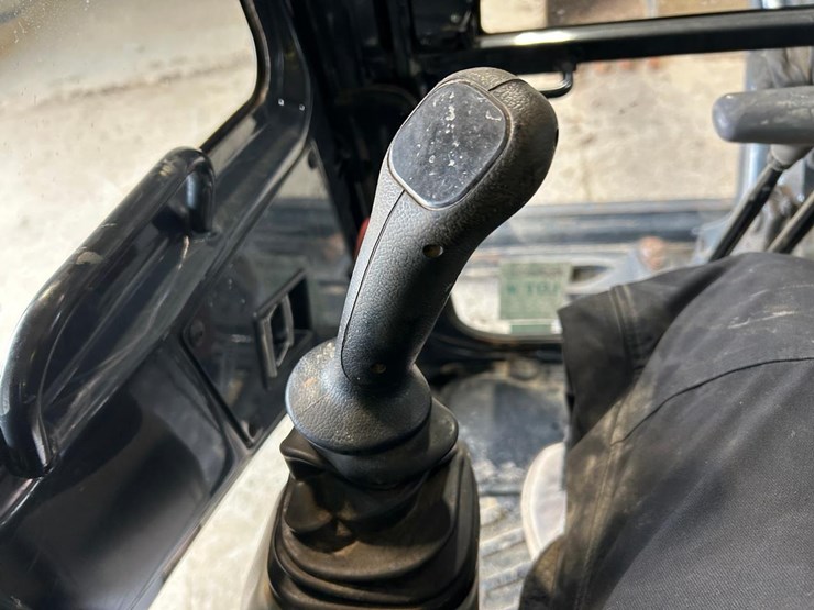 2017-deere-35g-image-26