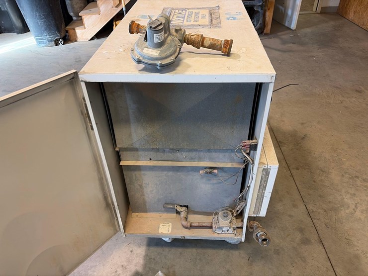 l.b.-white-premier-350-df-portable-heater-image-7