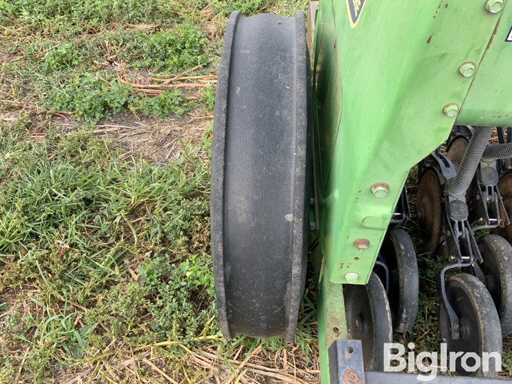 john-deere-8300-image-12