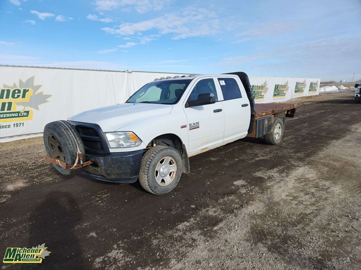 2015-dodge-3500-image-1