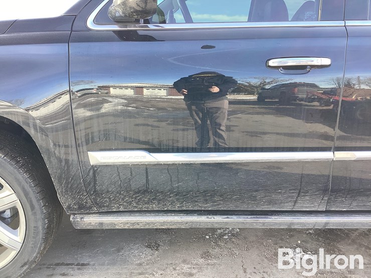 2019-cadillac-escalade-esv-image-14