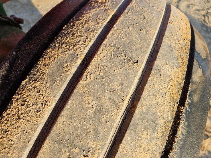 john-deere-1075-image-22