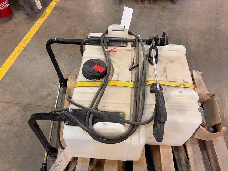 self-contained-tailgate-sprayer-system-image-7