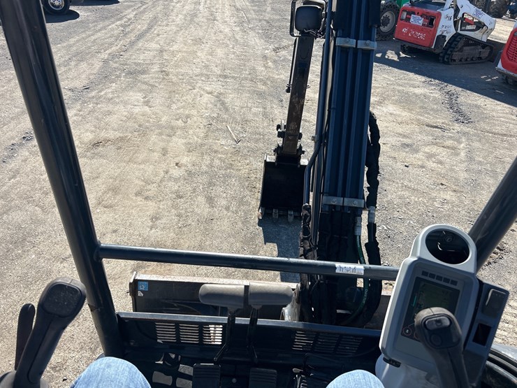 2017-deere-35g-image-15