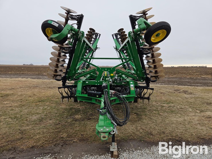2020-john-deere-2633-image-2