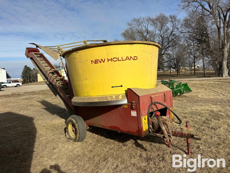 new-holland-390-image-3