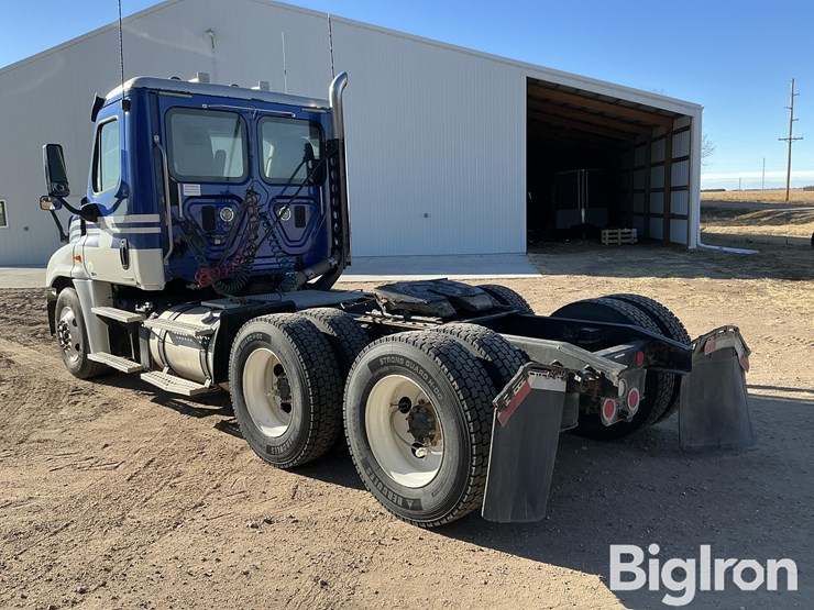 2012-freightliner-cascadia-125-image-7