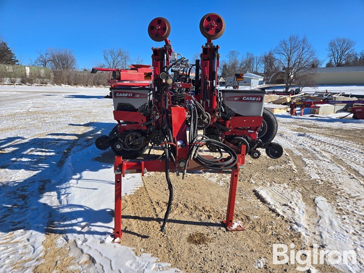 2014-case-ih-1255-image-2