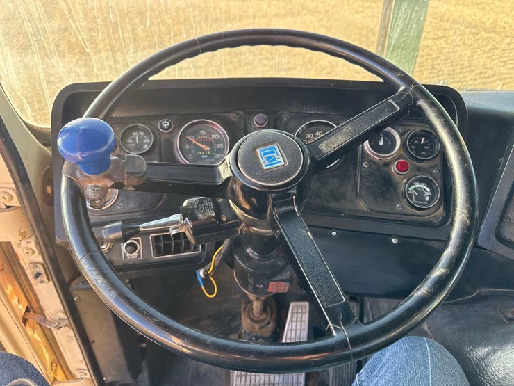 1992-white-gmc-haying-mantis-stacker-truck-image-27