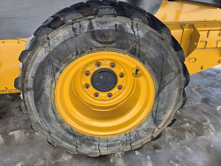 new-holland-l190-image-40