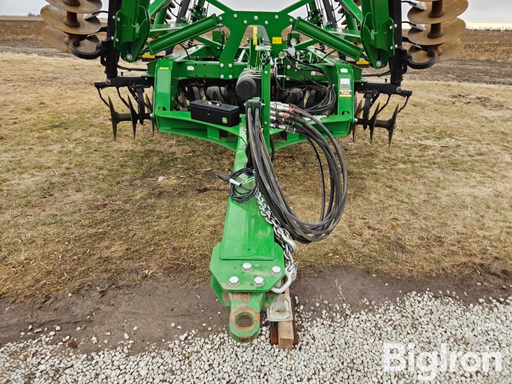 2020-john-deere-2633-image-10