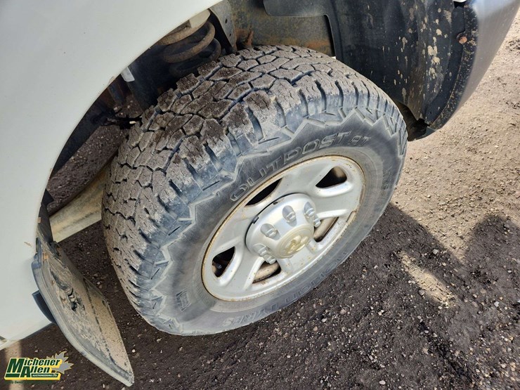 2015-dodge-3500-image-27