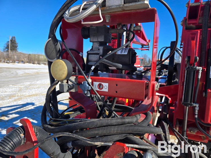 2014-case-ih-1255-image-13