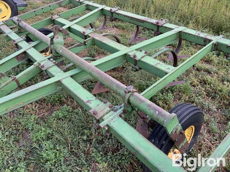 john-deere-100-image-9