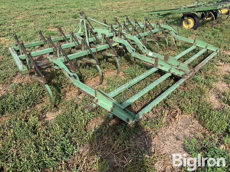 john-deere-12-image-7